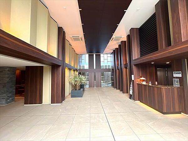 エントランスホール‐1