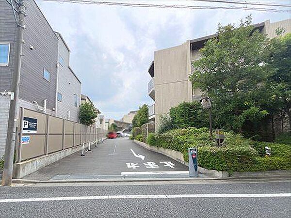 駐車場入口‐2026年8月撮影