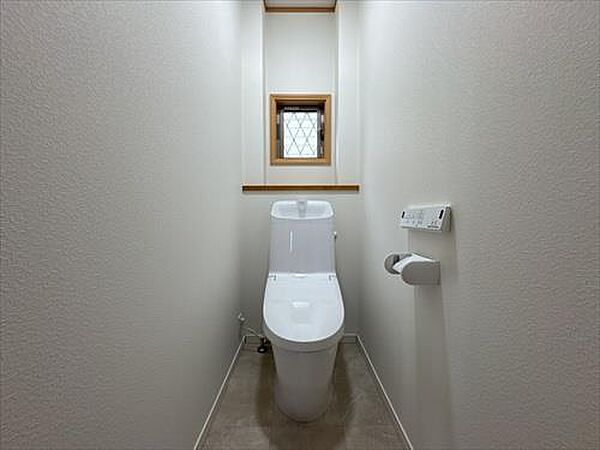 トイレ　1F