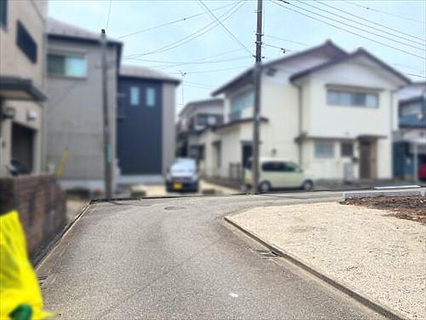 南東側前面道路