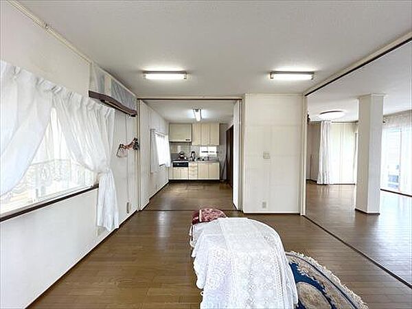洋室（約7.4帖）、K（約5帖）