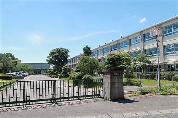 春日井市立中部中学校まで2710m