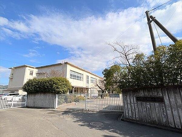 大府市立共長小学校まで520m