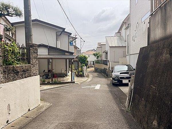 西側前面道路南側交差点付近-2