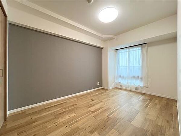 西側洋室約6.3帖-1