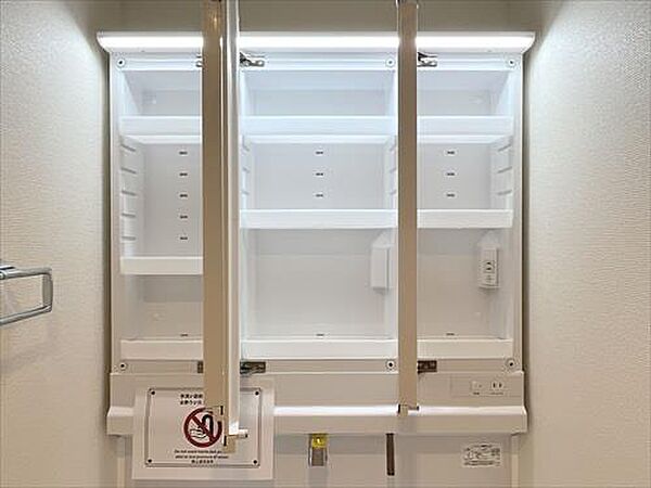 三面鏡裏収納