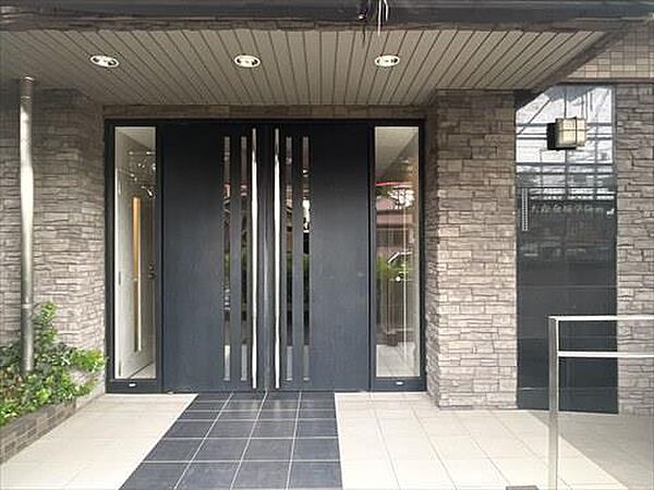 マンションの出入口