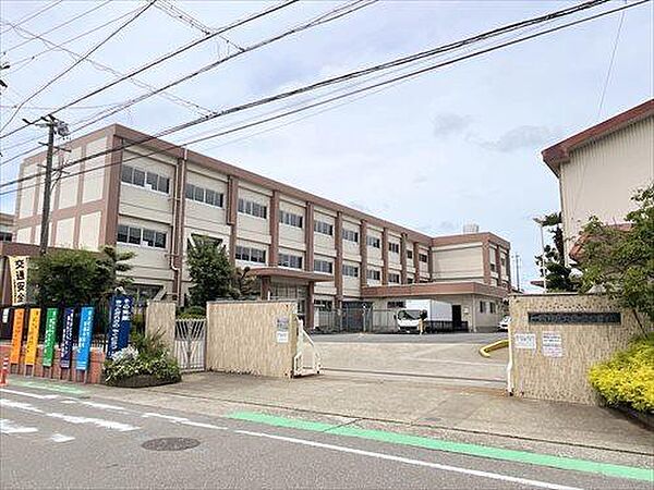 一宮市立大和東小学校まで830m