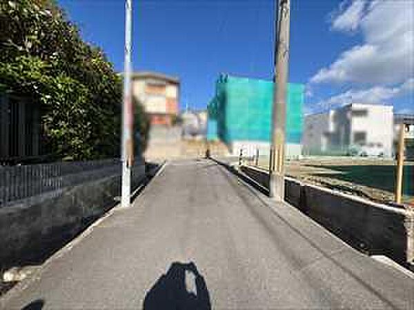西側前面道路