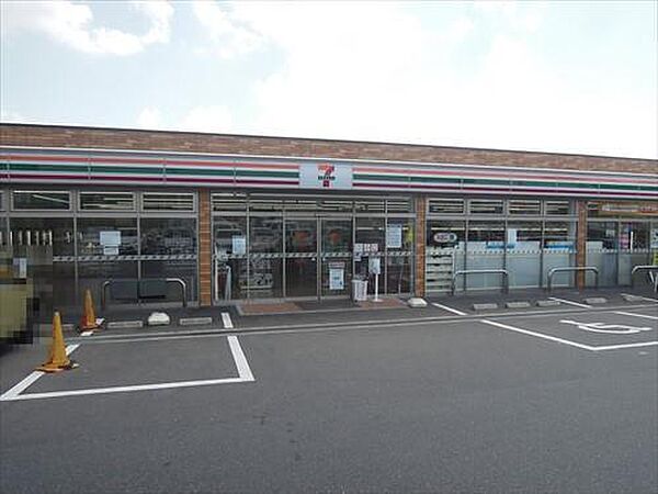セブンイレブン高槻日吉台口店 徒歩12分