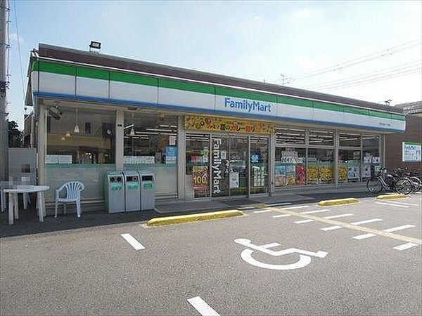 ファミリーマート茨木大池一丁目店徒歩8分