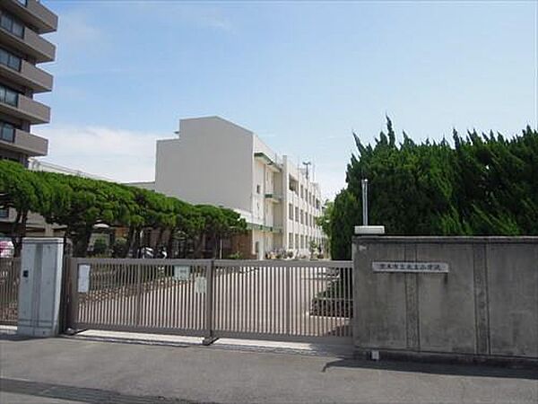 茨木市立天王小学校  徒歩8分