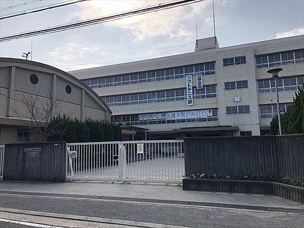 茨木市立西陵中学校  徒歩10分