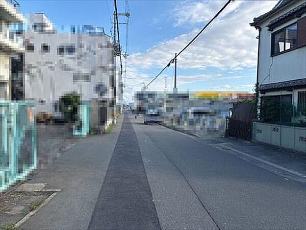 東側前面道路