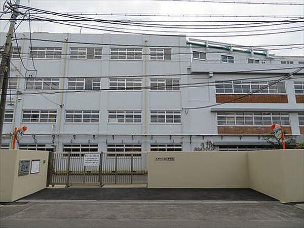 高槻市立第三中学校 徒歩11分