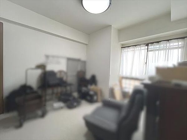 北西側洋室