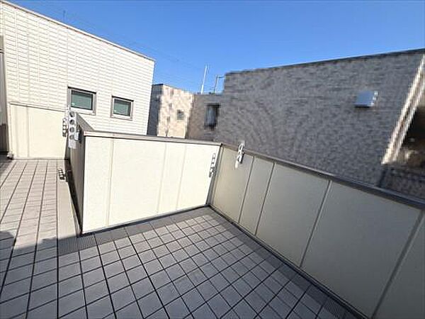 2階　バルコニー