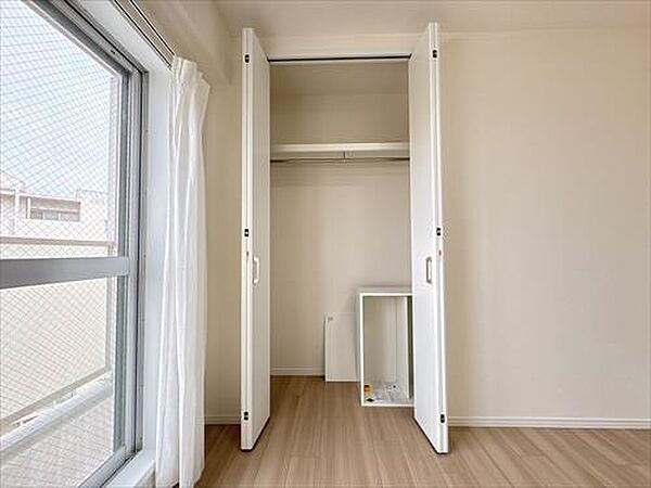 洋室約6帖（2）クローゼット