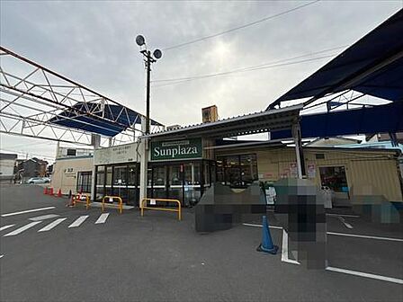 サンプラザ金剛店まで約560m