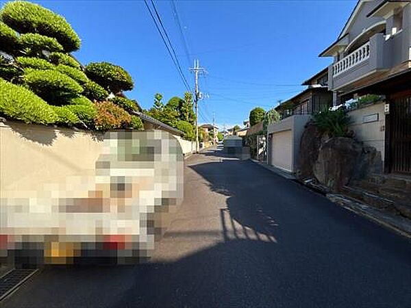 北東側前面道路1
