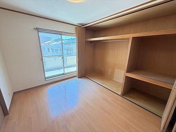 洋室（6帖・西側）
