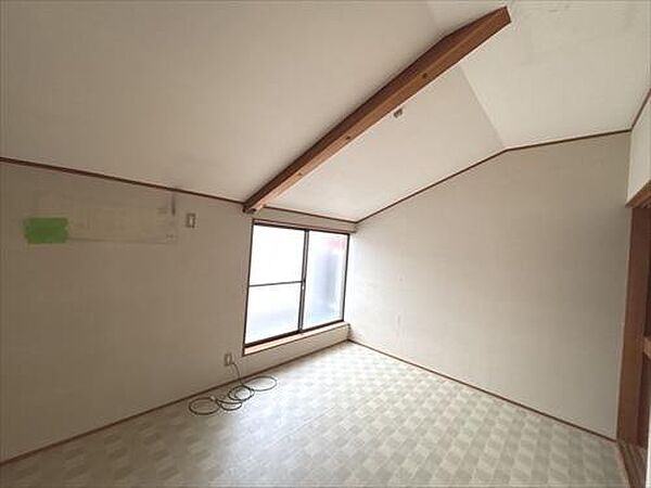 南側屋根裏です。
