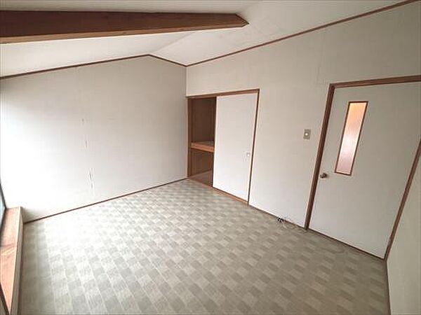 南側屋根裏です。