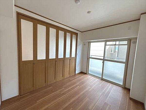 約6帖洋室です。