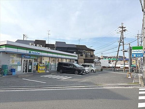 ファミリーマート東太子一丁目店130m
