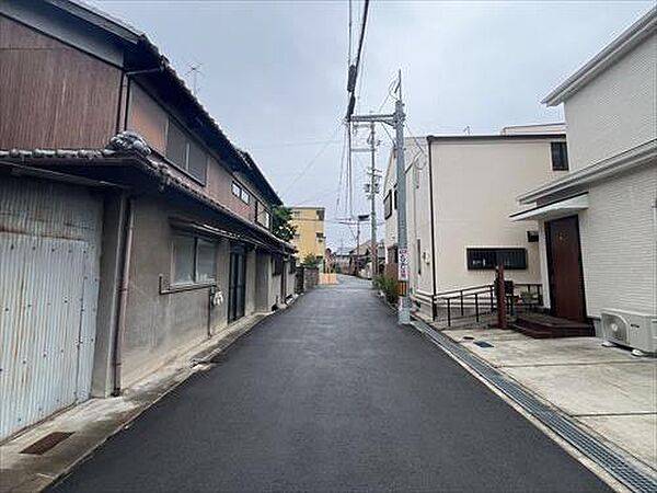 東側前面道路