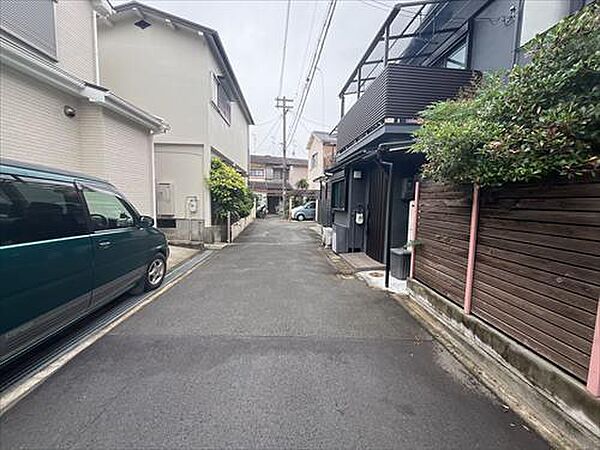 北西側前面道路