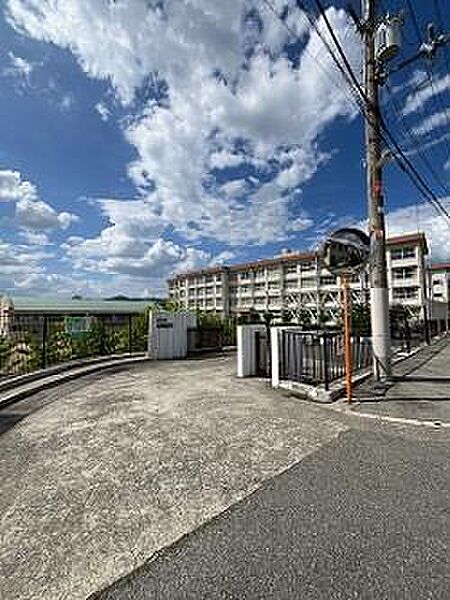 第十一中学校まで1760m　徒歩22分