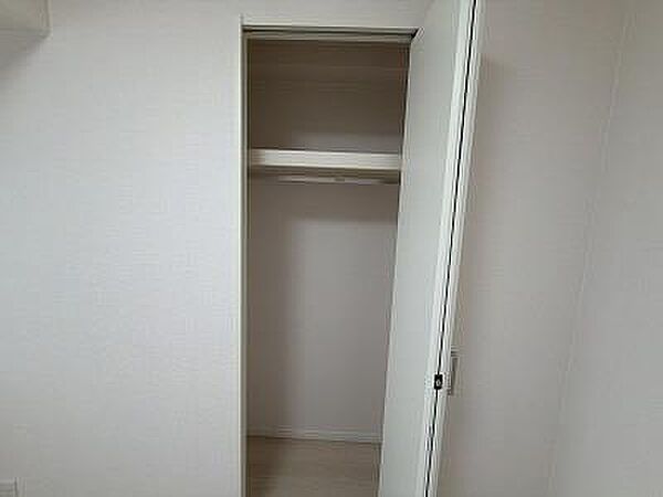 洋室5.4帖　収納