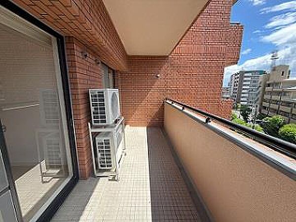洋室6.1帖・6.8帖　バルコニー