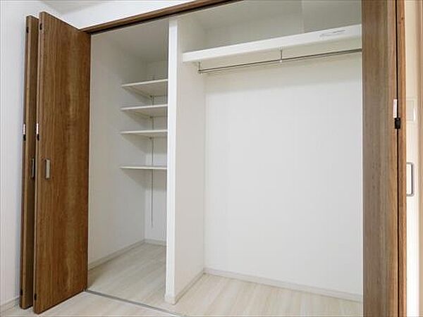 洋室約6.1帖の収納