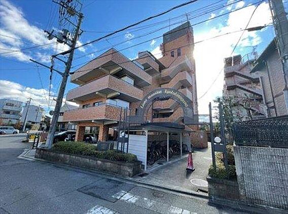 （1）外観全体...