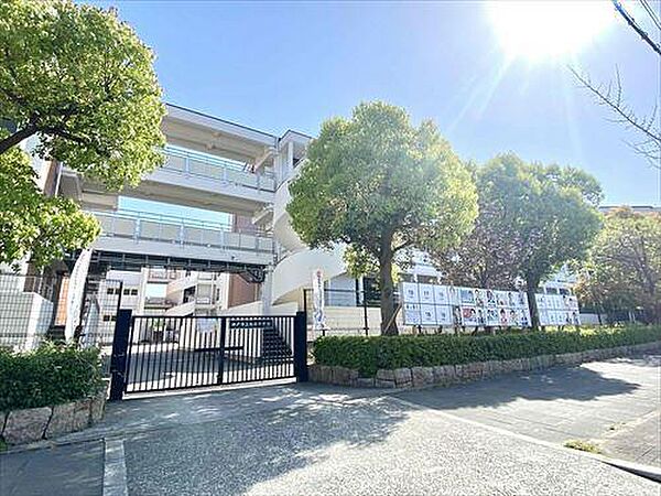 神戸市立向洋中学校まで徒歩14分