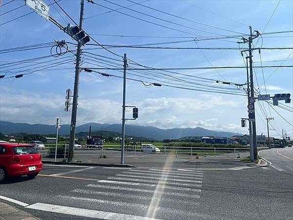 北東側前面道路