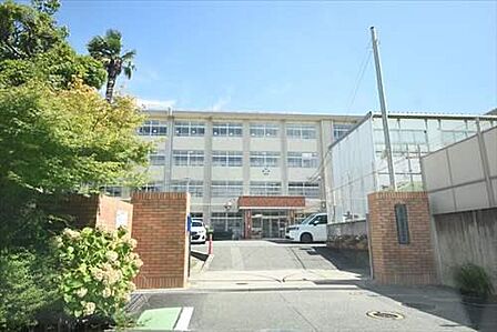 西高宮小学校まで830m