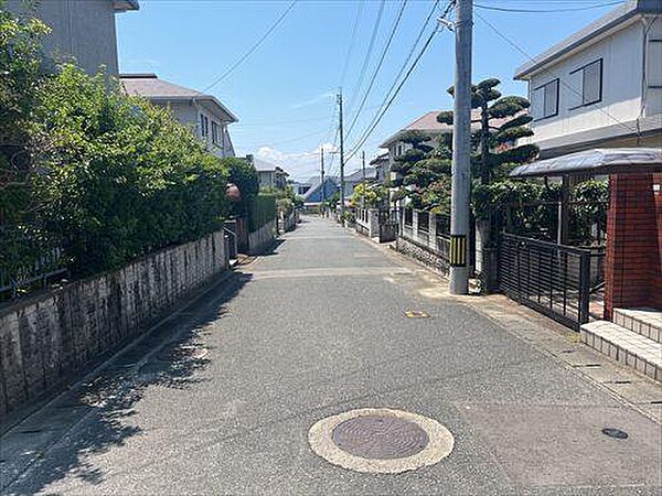 北西側前面道路