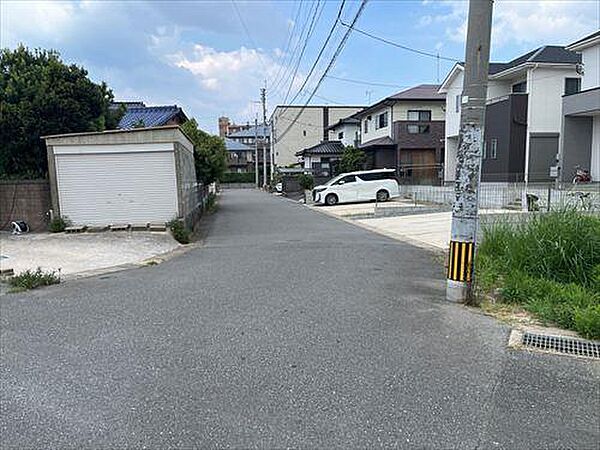 北西側前面道路