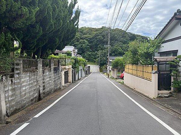 西側前面道路（2025年7月撮影）