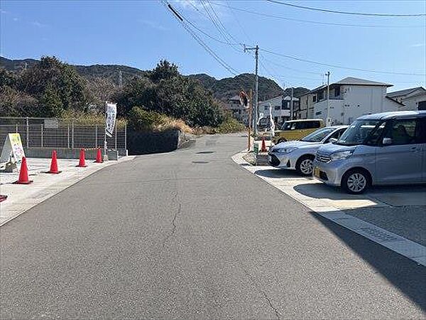 前面道路（東方向）
