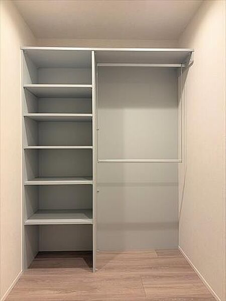 物入（玄関横）