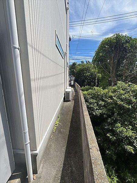 敷地内西側