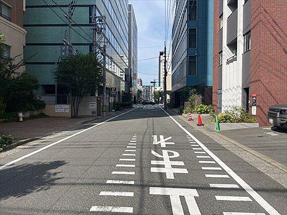 北西側前面道路...
