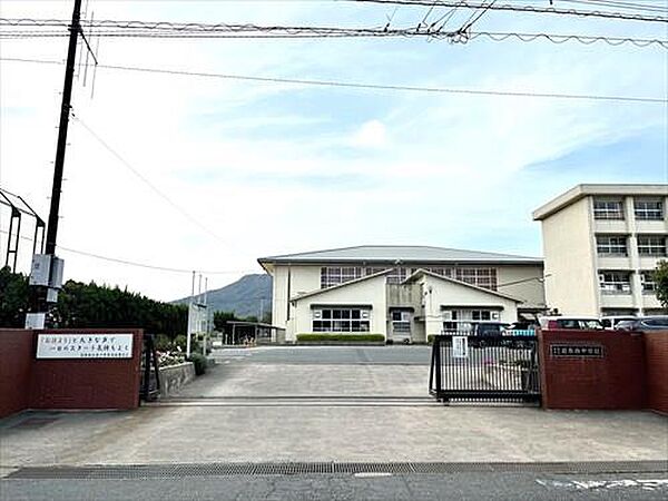 前原西中学校まで1，980m