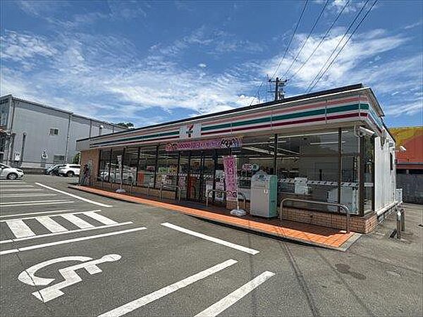 セブンイレブン戸島1丁目店まで300m