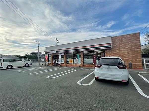 セブンイレブン熊本灰塚店　360m