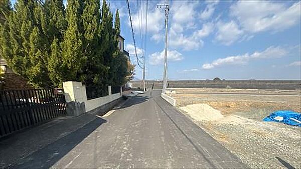 西側前面道路（2）令和8年1月撮影